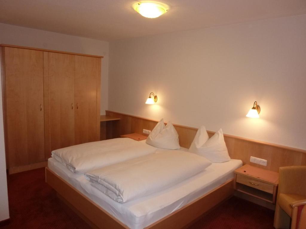 Hotel Garni Waldhof - Wohlfuehlen Am Lech シュタンツァッハ 部屋 写真